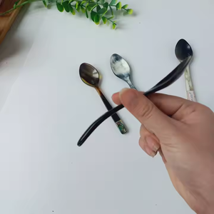 Juego de cucharas de cuerno de buena calidad con mesa con mango de madera Respetuoso con el medio ambiente por Crescent Crafts - Product Image 2