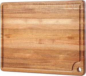 Tabla de cortar de alta calidad hecha de madera natural para tareas de corte en la cocina que ofrece estabilidad, bordes lisos e higiene. - Product Image 2