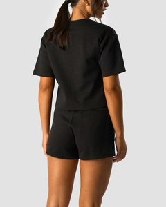 Ensemble de détente tendance pour femmes, vente en gros personnalisée, haut de gamme, t-shirt ample et short à taille élastique pour femmes - Product Image 3