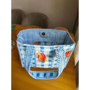 Mini Bolso Tote Azul a Cuadros con Cierre Magnético, Estilo Preppy - Product Image 2