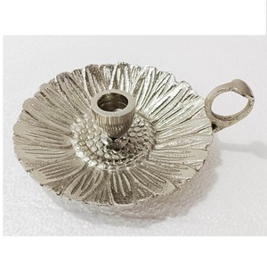 Un palo de cámara de plata de ley con forma circular con un candelabro central de borde elevado y mango de bucle - Product Image 1