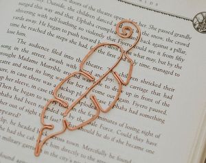 Marque-page en métal artisanal pour accessoires de lecture artistiques mettant en valeur un savoir-faire détaillé et une construction métallique robuste - Product Image 4
