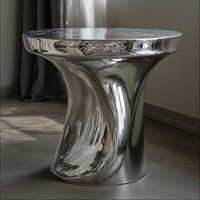 Table console en aluminium argenté poli, style moderne et artistique, base torsadée miroir, rangement, décoration d'accent pour salon de luxe, fabrication artisanale