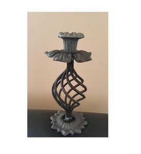 Portavelas de hierro romántico hecho a mano, elegancia rústica para un ambiente acogedor y temas interiores cálidos para Navidad y Pascua - Product Image 2