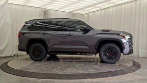 Toyota Sequoia TRD Pro 4WD SUV 2023 Usada en Excelentes Condiciones - Product Image 6