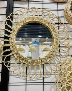 Espejo de ratán de diseño moderno personalizable de calidad superior hecho a mano con materiales naturales para decoración del hogar - Product Image 3