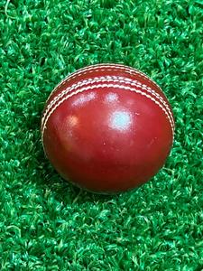 Bolas duras de cuero para partidos de Cricket de la mejor calidad personalizadas/Bolas duras de Cricket de cuero profesional más vendidas a la venta - Product Image 3