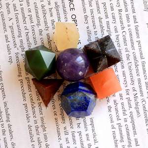 Ensemble de 7 pierres précieuses en lapis-lazuli naturel, sept chakras, avec des coupes en étoile, en triangle et ovales, taille 25 mm, pour la fabrication de bijoux - Product Image 5