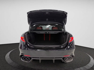 Nuevo Alfa Romeo Giulia Quadrifoglio 2024, Volante a la Izquierda, Asientos de Cuero, Interior Claro, Techo Panorámico - Product Image 2