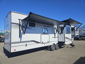 Autocaravana de Alta Calidad con Paneles Solares, GPS, Lavadora/Secadora, Estándares de Lujo para Campamentos, Venta Mundial - Product Image 3