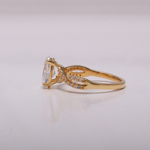 Anillo de compromiso de diamante de corte ovalado cultivado en laboratorio, certificado de platino IGI, anillo de regalo con configuración de pavé de lujo para mujer - Product Image 3