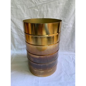 Planteur d'aspect attrayant de forme ronde en métal de haute qualité pour la décoration de la maison et du jardin. - Product Image 2