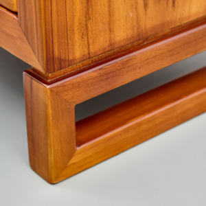 Table de chevet en teck pratique et moderne avec 3 tiroirs pour la chambre à coucher - Product Image 4