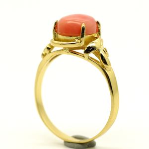 Anillo THUNDERBIRD con Gema Ovalada de Coral Rosa Natural, Engaste de Oro, Pulido, 8x10mm, Joyería Elegante para Mujer - Product Image 1