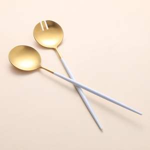 Ensemble de serveurs à salade en acier inoxydable doré de designer pour hôtels et restaurants, ustensiles de service en métal décoratifs pour la mise en place de la table - Product Image 2