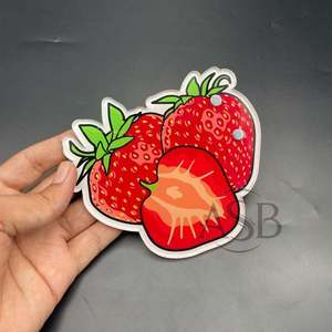 Carreau de cils de fraise rouge acrylique avec impression de logo personnalisé d'aimants impression de logo personnalisé en forme de fraise - Product Image 2