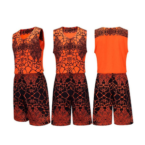Equipo personalizado Ropa deportiva de alta calidad Diseño elegante Tela ligera Transpirable Rendimiento duradero Uniformes de baloncesto - Product Image 1
