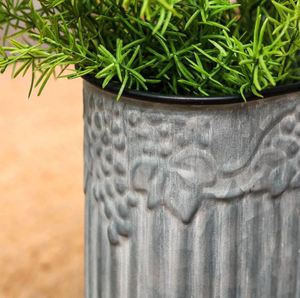 Meilleure vente de jardinière ovale en métal à design décoratif en relief pour jardin et décoration intérieure à bas prix - Product Image 5