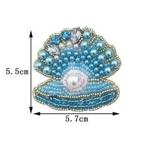 Broche pour femme de qualité supérieure, faite à la main, brodée à la main, avec des perles Miyuki et des perles facettées, en forme d'œil, avec frange en cristal - Product Image 1