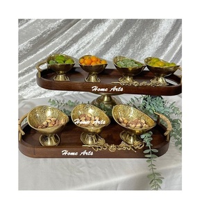 Serveur de fruits secs en aluminium de la plus haute qualité Serveur d'écrous de taille et de forme personnalisées avec plateau et poignée en bois - Product Image 1