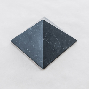ปิรามิด shungite ไม่ขัด5.9ใน (150มม.) - Product Image 1