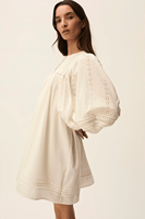 Robe Courte Blanche Unie Style Bohème en Coton à Col Rond avec Broderie Machine Manches Courtes Écologique Lavable Respirante