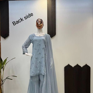 Colección de diseñadores indios Georgette Heavy Sequence bordado y espejo real trabajo superior y Sharara con diamante trabajo Dupatta - Product Image 1