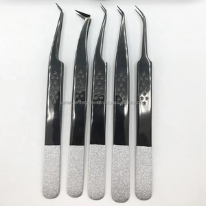 Pinzas Profesionales para Extensión de Pestañas de Acero Inoxidable Antideslizantes con Agarre de Estrella, Plateadas Brillantes, Negras, Antimagnéticas y Antiestáticas - Product Image 6