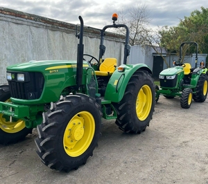 Tractor John Deere 120R 4WD con Cargador Frontal en Venta - Product Image 2
