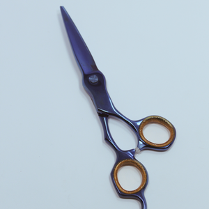 Couleur titane de ciseaux de coiffeur en métal à haute teneur en carbone de style professionnel pour la beauté et les soins personnels - Product Image 5