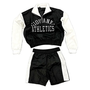 ชุดวอร์มปักโลโก้คุณภาพสูงแบบสั่งทำพิเศษ เสื้อแจ็คเก็ตครอปซิปครึ่งตัวผ้าไนลอน และชุดกางเกงขาสั้นผ้าไนลอนกันลม - Product Image 1