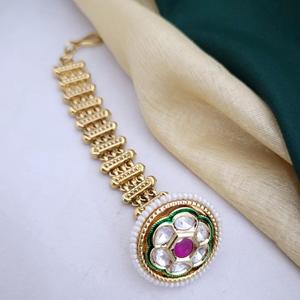 Vernis à l'or antique de qualité supérieure avec des pierres Look Tikka bijoux de cheveux Style traditionnel pour la collection de vêtements de mariage pour les femmes - Product Image 1