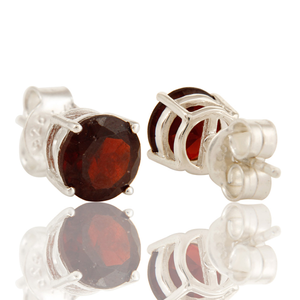 Boucles d'oreilles clous de créateur en argent sterling 925 avec grenat rouge rond et audacieux, serti à griffes, fournisseur de bijoux - Product Image 3