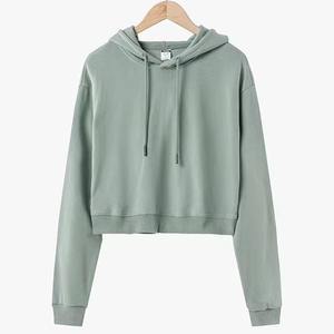 Prix d'usine – Vente en gros de sweats à capuche courts et pulls unis marron en coton French Terry à col rond pour femme - Product Image 5