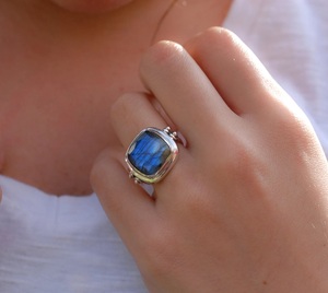 Bague en labradorite, argent 925, pierre de labradorite naturelle, coupe carrée, pierre précieuse, bague de maman, cadeau pour elle, bijoux de mariage - Product Image 5