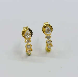 Boucles d'oreilles pendantes classiques Bella en argent sterling 925 plaqué or avec améthyste, idéales pour mariage, fête ou cadeau, avec options personnalisables OEM/ODM - Product Image 1