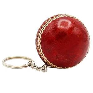 Llavero ligero con diseño de bola de cricket de cuero rojo clásico para fanáticos - Product Image 2