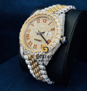 Reloj Único de Hip Hop con Dos Tonos y Moissanita, Completamente Adornado con Diamantes de Corte Brillante Redondo en Correa de Acero Inoxidable - Product Image 3