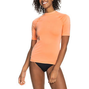 Custom Women's Rash Guard es un tipo de ropa deportiva diseñada para proteger la piel de las erupciones y quemaduras solares de todas las tallas - Product Image 1