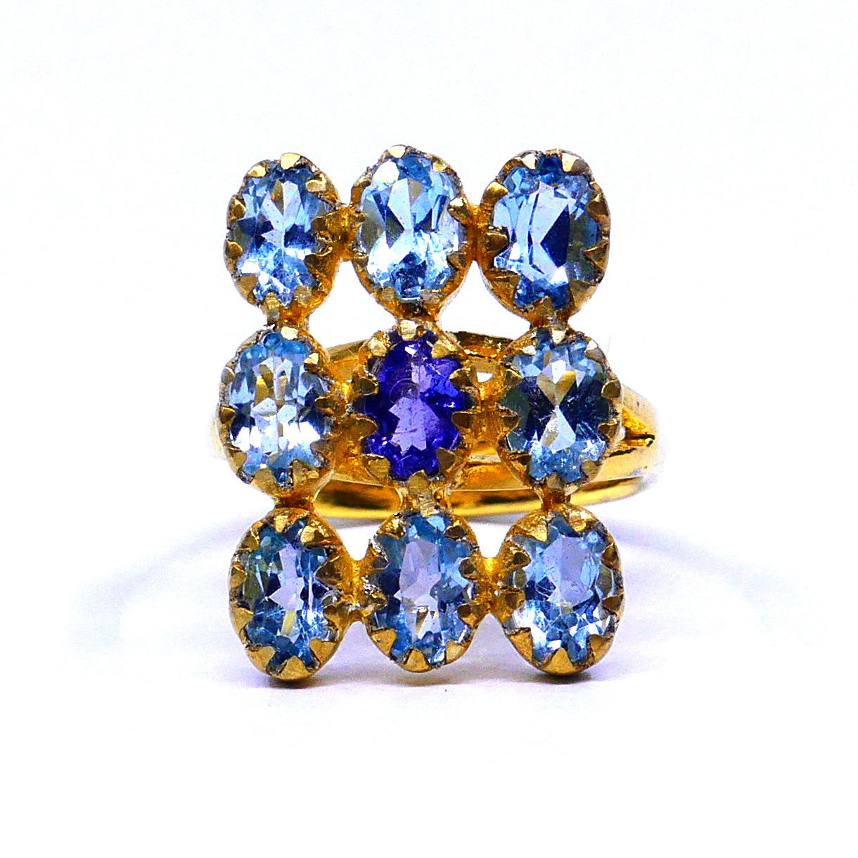 สีเหลือง