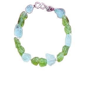 Brazalete Hecho a Mano con Piedras Preciosas Naturales de Aguamarina y Peridoto Sin Tratar de 7-8 Pulgadas de Largo en Plata de Ley 92.5 - Product Image 1