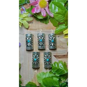 Attache-cheveux artisanale en turquoise de Kingman et argent sterling, fabrication Navajo - Product Image 1