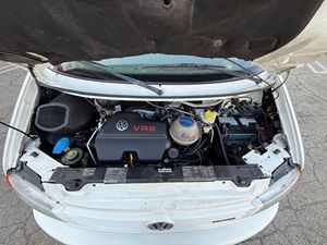 Camper Euro Van MV d'occasion, construit par Winnebago, avec toit relevable - Product Image 5