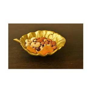 Cuenco de hoja de frutas secas de aluminio dorado único hecho a mano hermoso patrón ovalado decoración de oficina en casa y regalo de cumpleaños - Product Image 1