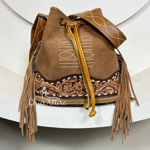 Famosa marca de diseño Boot Stitch Hand Tooled Suede Leather Mujeres Fringe Crossbody Bucket Bag Lujo Cuero de vaca Señoras Bolsos - Product Image 1