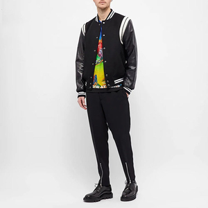 Veste universitaire unisexe noire, broderie de logo personnalisée, corps en laine avec manches en cuir, col et poignets rayés, style baseball - Product Image 4