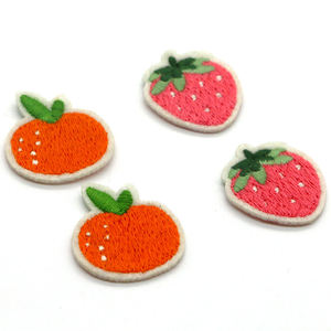 Parches Bordados Estilo Punk Rock con Forma de Corazón y Flor, con Reverso Termoadhesivo para Gorras y Ropa - Product Image 1