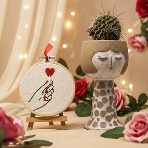 Broderie artisanale en coton en forme de cœur - Décoration murale romantique minimaliste - Cadre de 10 cm - Product Image 3