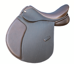 Selle en cuir professionnelle polyvalente avec assise profonde pour le travail au plat et le saut d'obstacles, offrant un ajustement confortable et une stabilité accrue lors de la pratique équestre. - Product Image 1