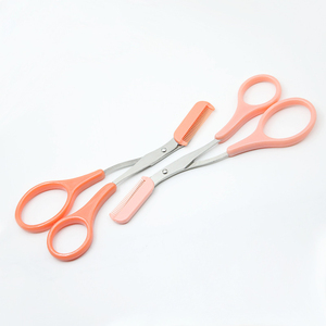 Juego de tijeras para cejas TEEJAY con logotipo personalizado, recubiertas de titanio, hechas a mano, de acero inoxidable, con peine. - Product Image 2
